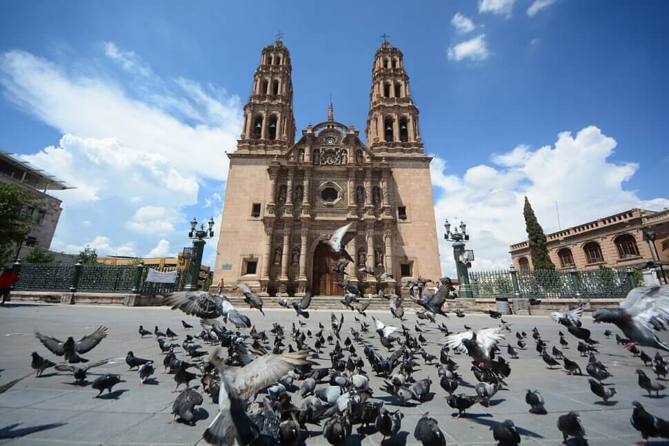 Catedral de Chihuahua Plaza de las Armas Chihuahua Chihuahua cathedral 24256572941 Explorando la Larga Tradición de la Minería de Oro y Plata en Chihuahua